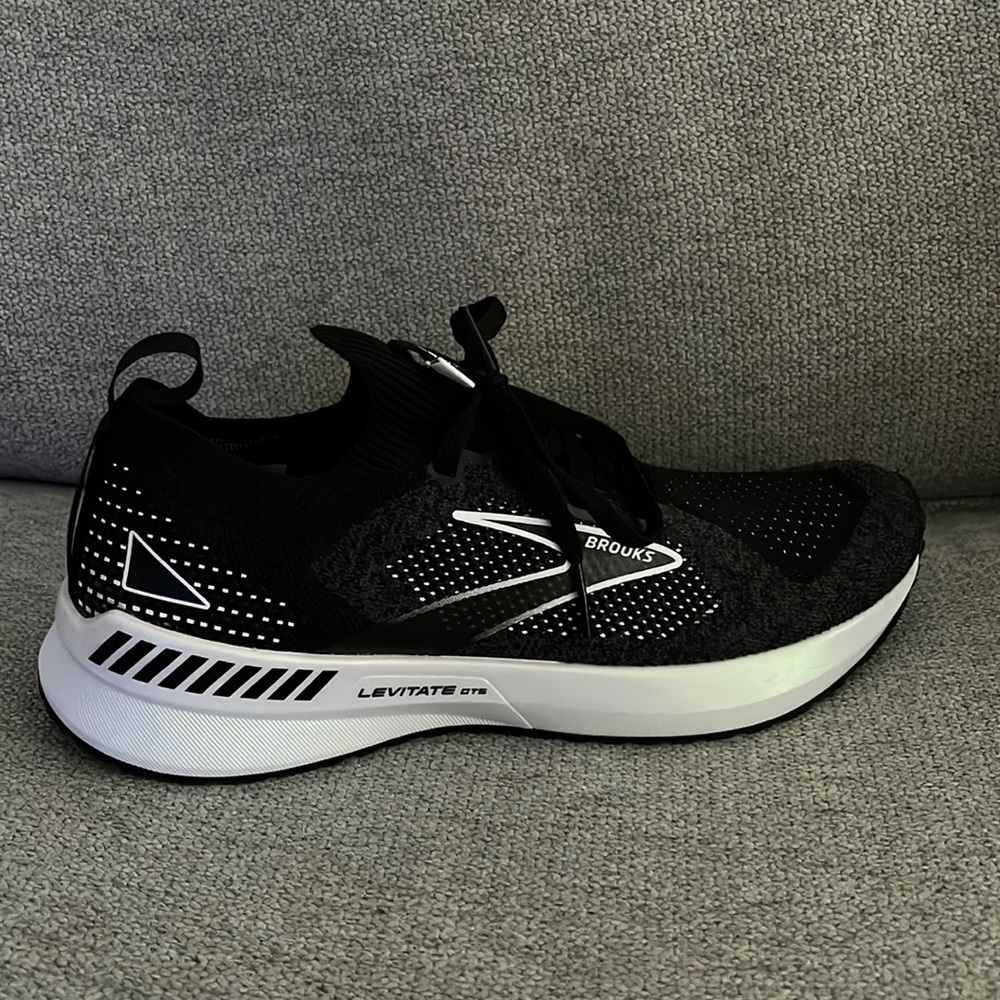 Brooks Levitate StealthFit GTS 5 Running Shoes - women’s size 8.5 NIB